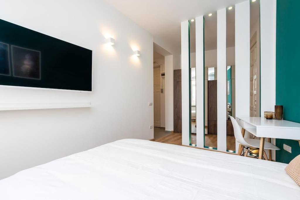 Holiday Vibe - 2R Apartment In Piata Romana Bucharest Exterior photo