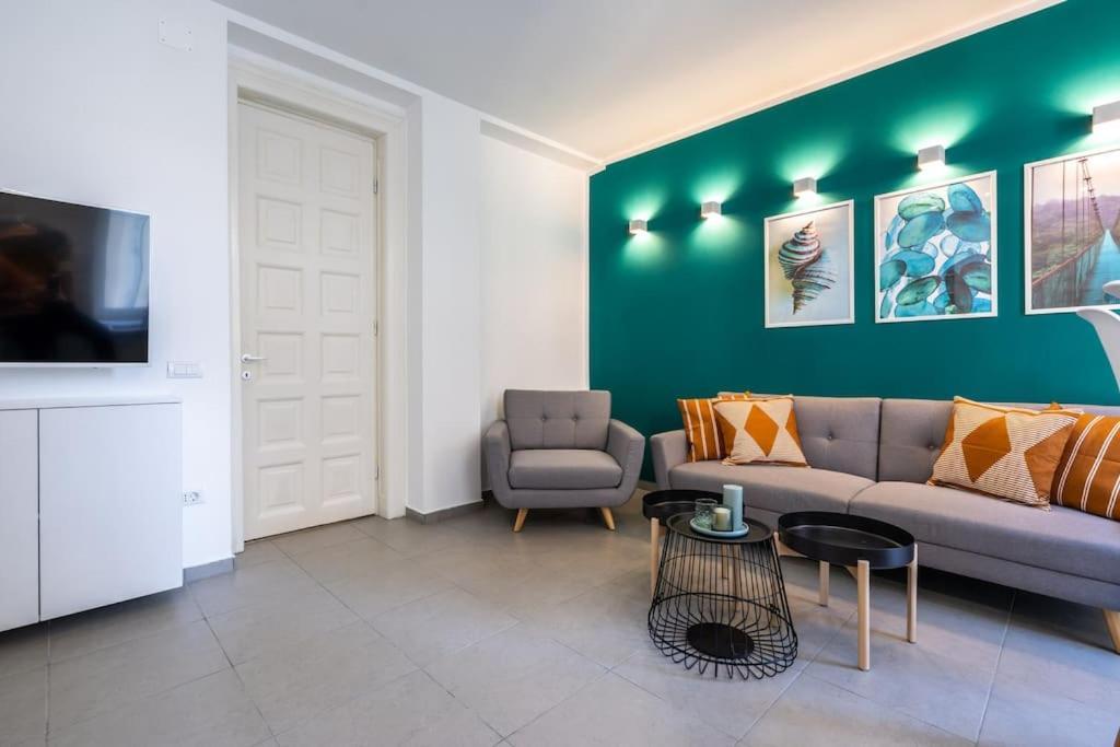 Holiday Vibe - 2R Apartment In Piata Romana Bucharest Exterior photo